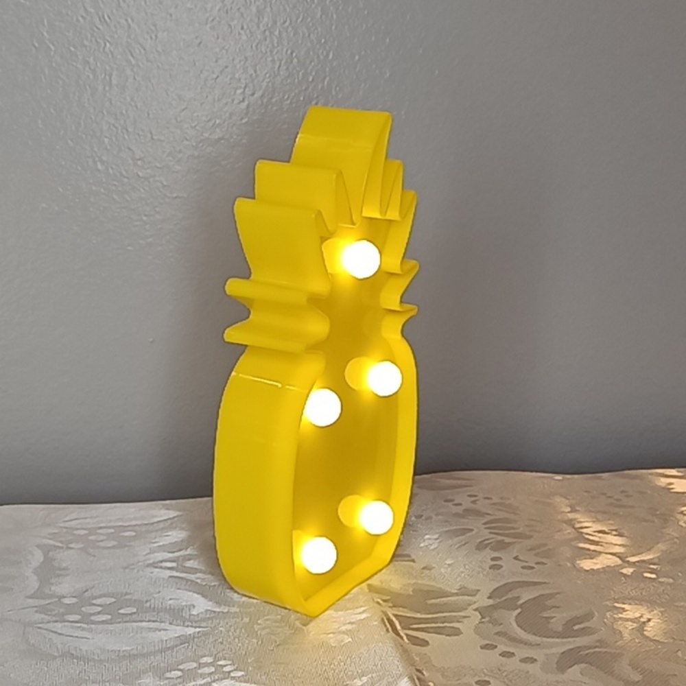 Yellow Pineapple LED Light 🍍 SMALL - Picture 8 of 14